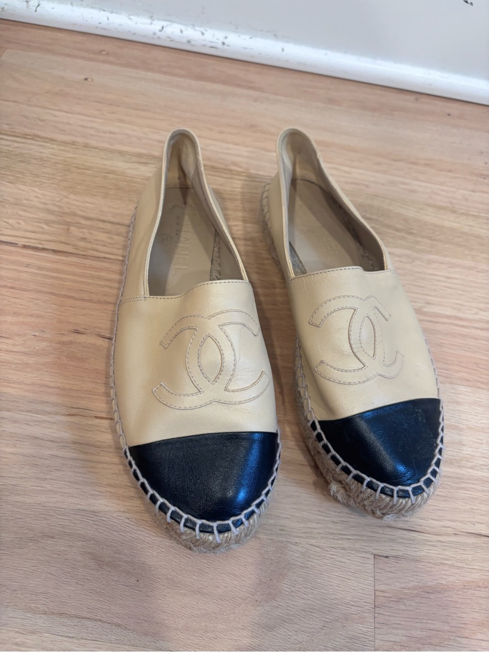 Chanel beige and black lambskin espadrilles with woven jute sole size 37